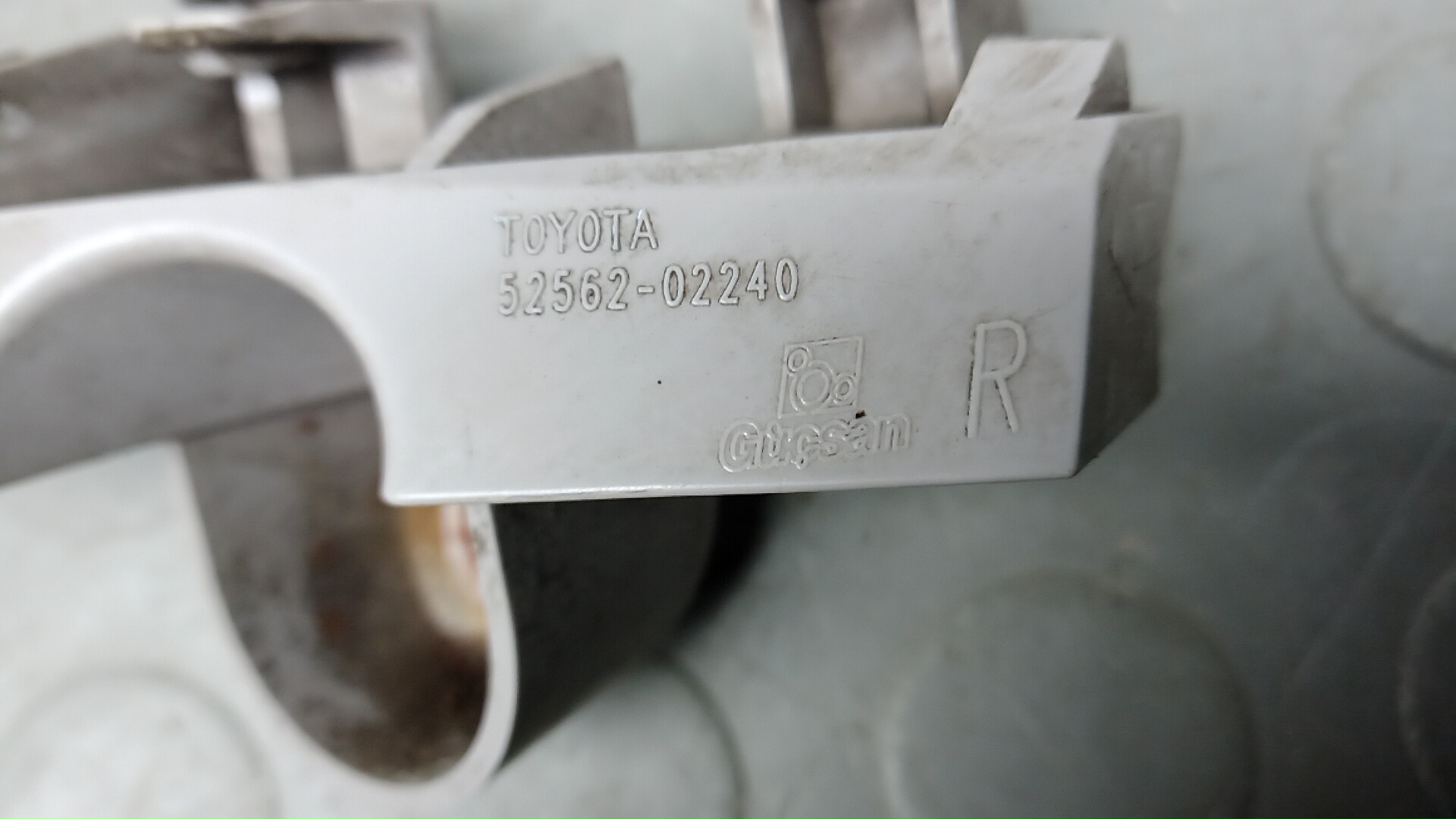 Кронштейн заднего бампера