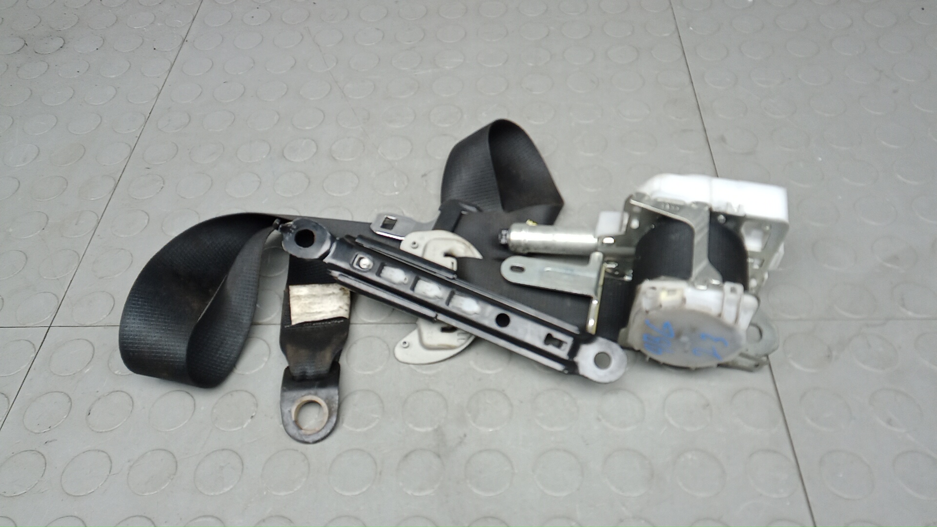 Ремень безопасности с пиропатроном