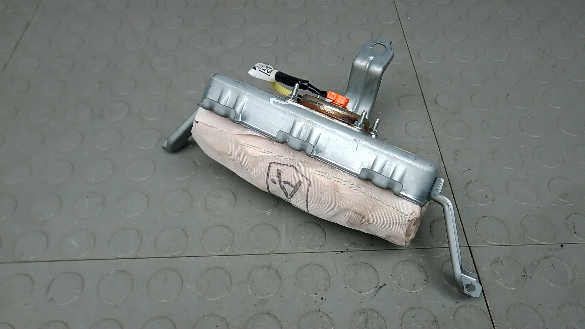 Подушка безопасности пассажирская (в торпедо)