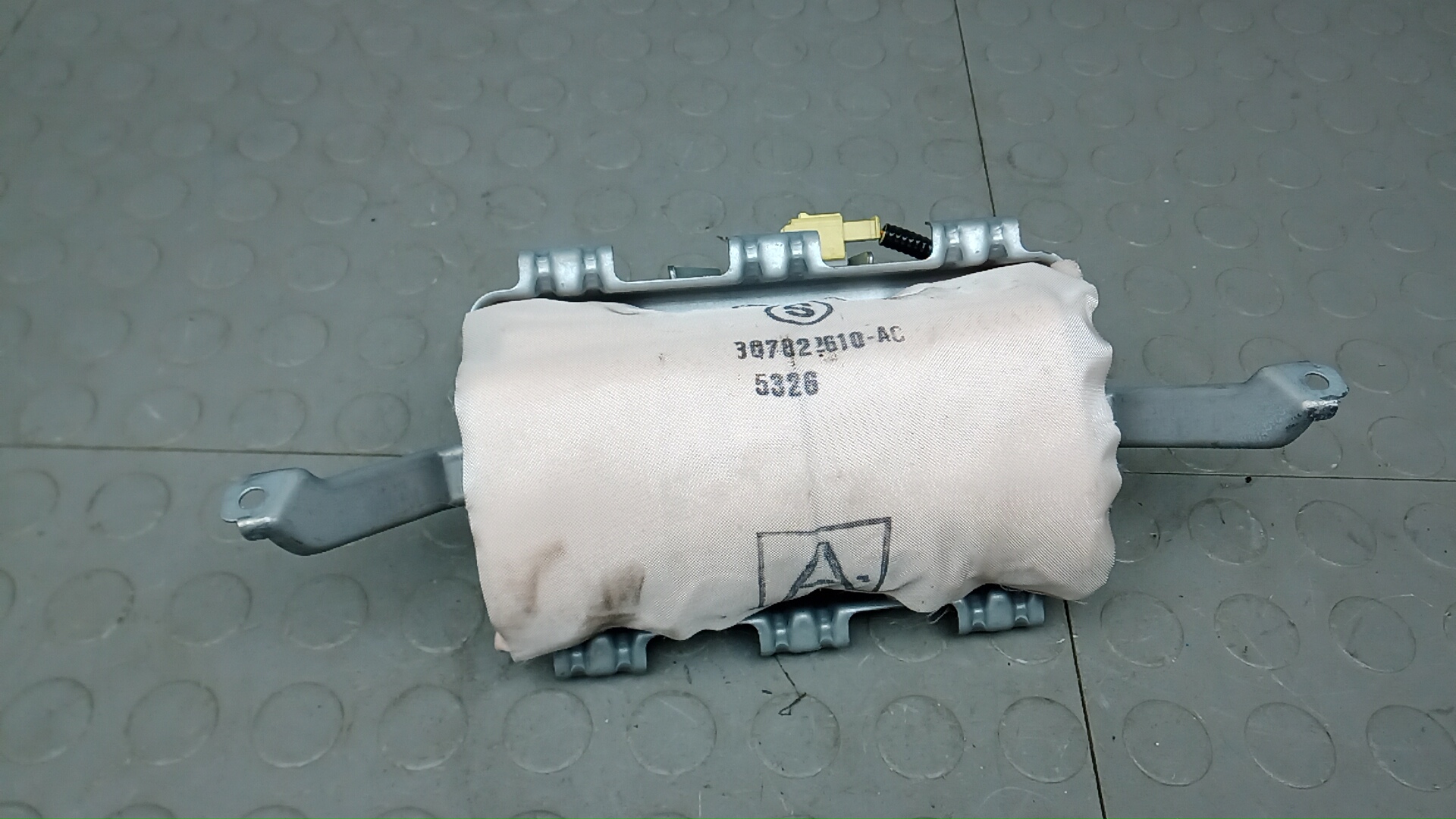 Подушка безопасности пассажирская (в торпедо)