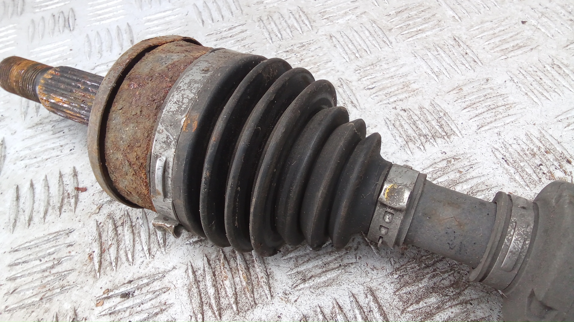 Полуось передняя левая