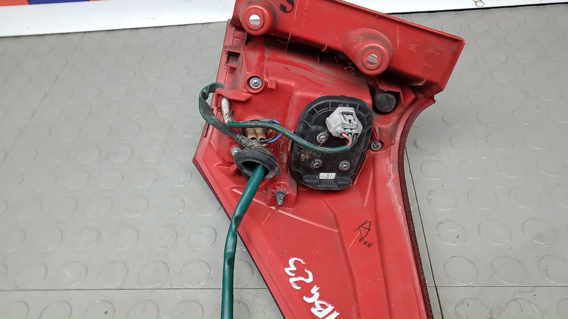 Фонарь задний левый