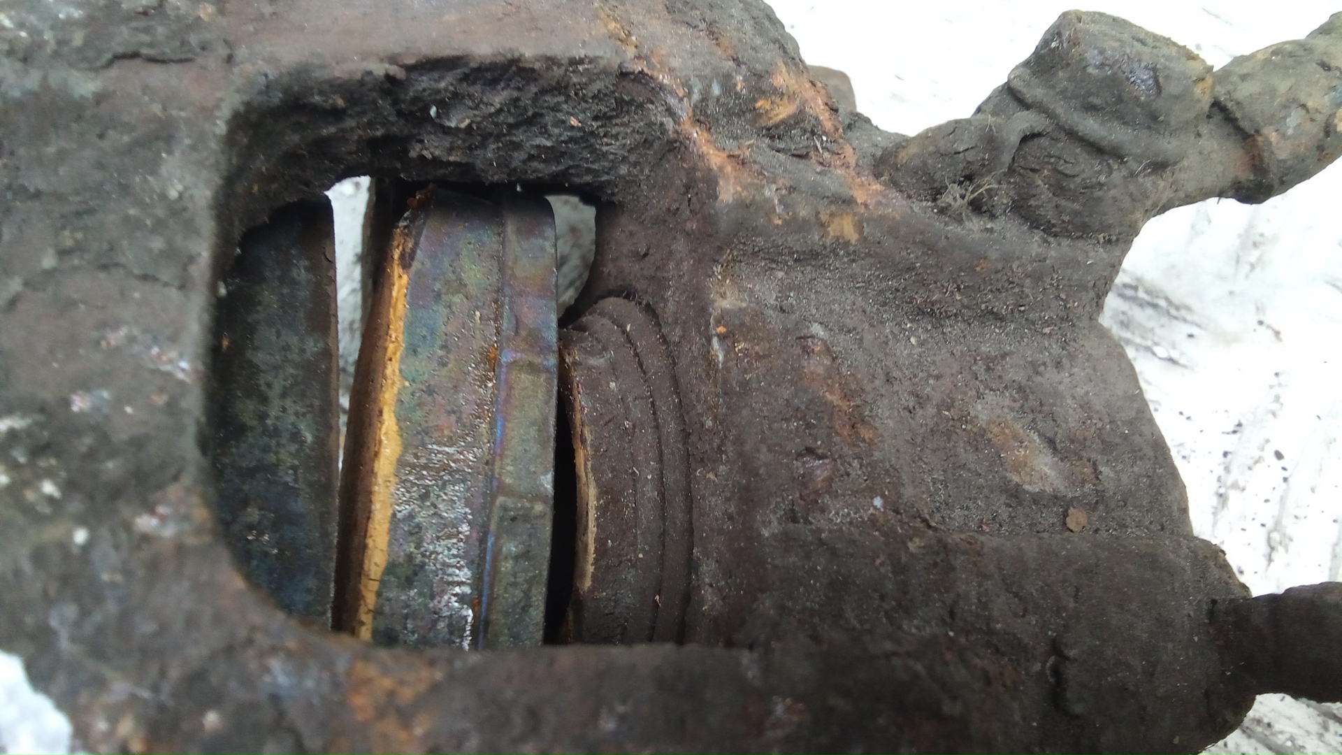 Суппорт задний левый