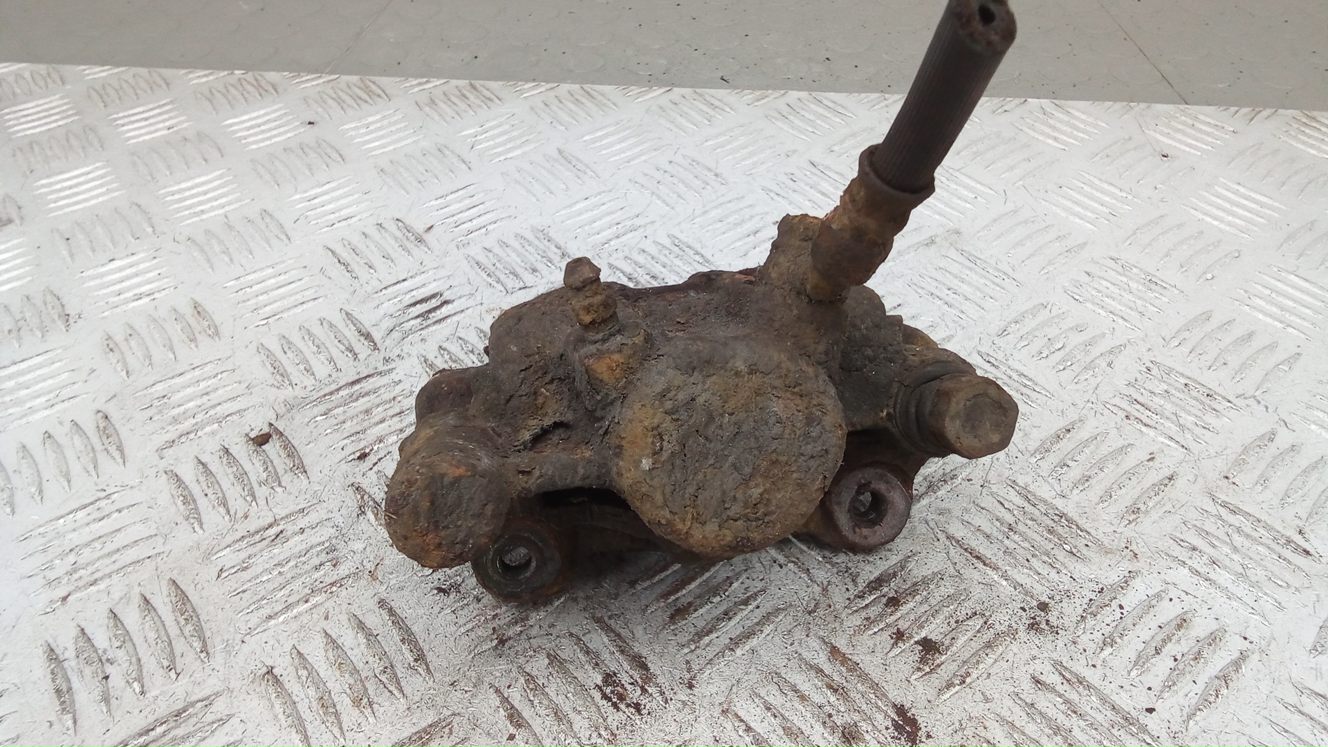 Суппорт задний левый