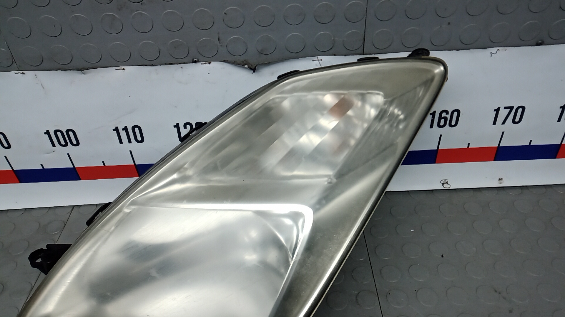 Фара левая