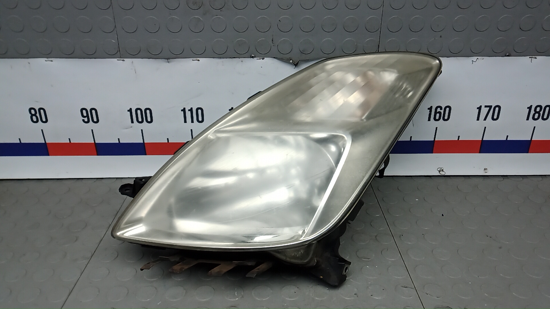 Фара левая