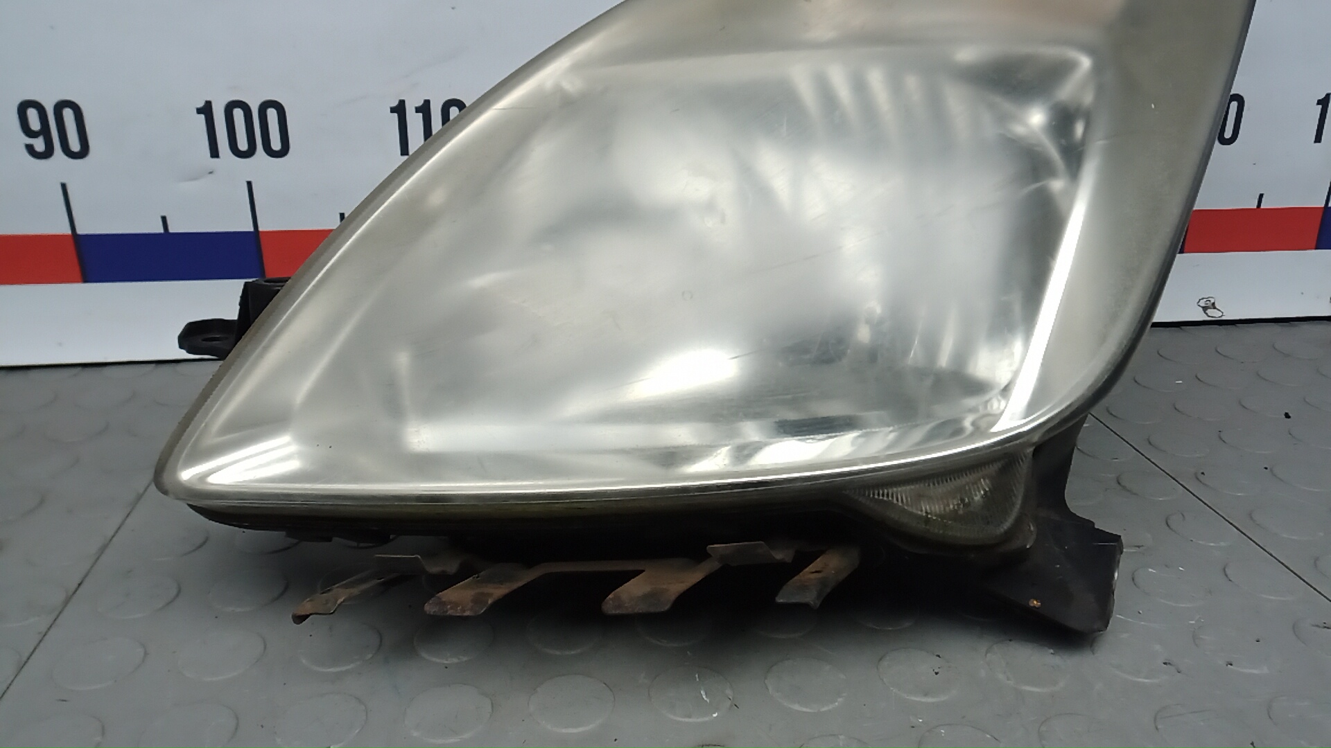 Фара левая