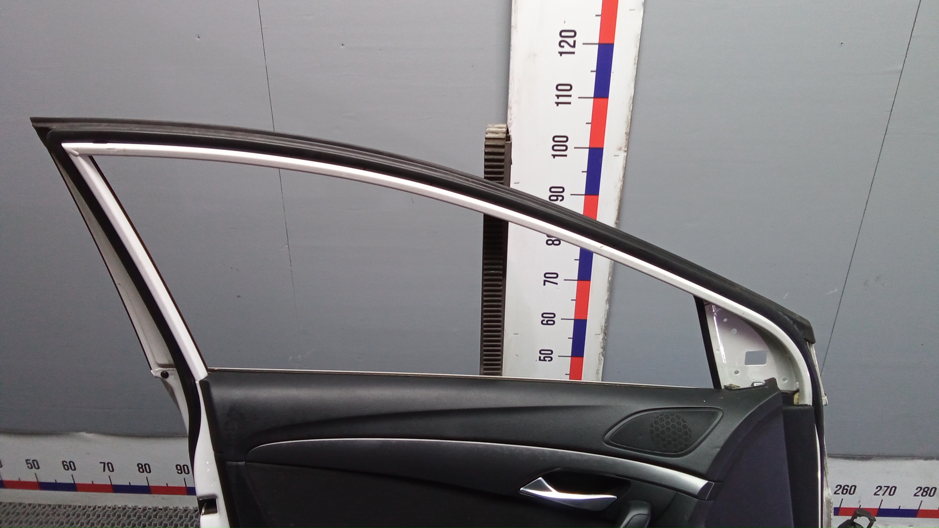 Дверь передняя левая