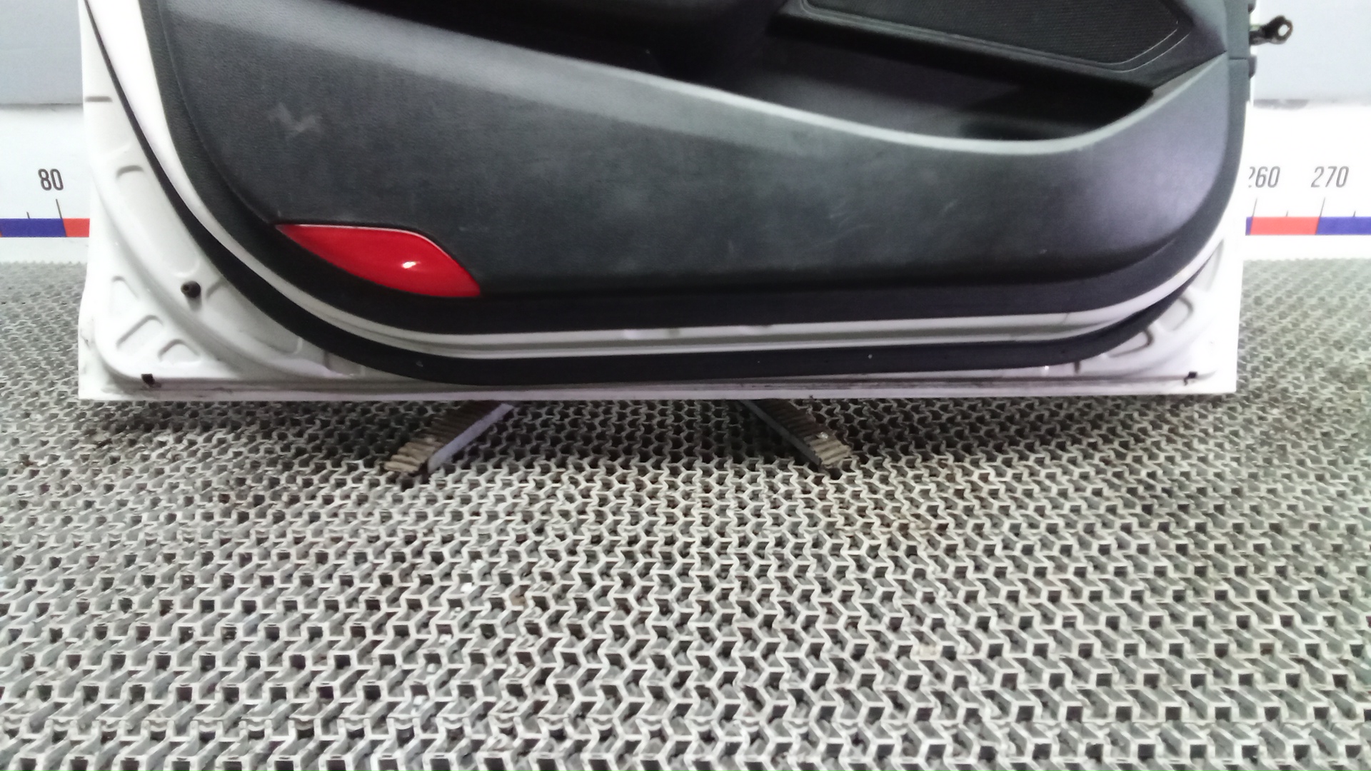 Дверь передняя левая