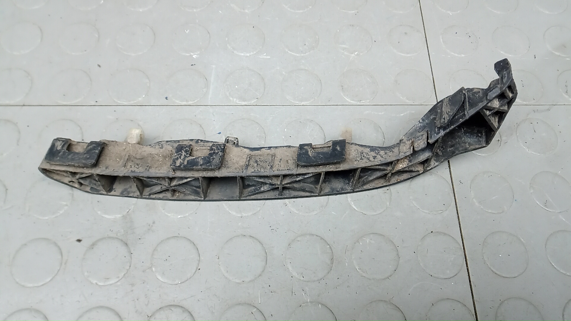 Кронштейн переднего бампера