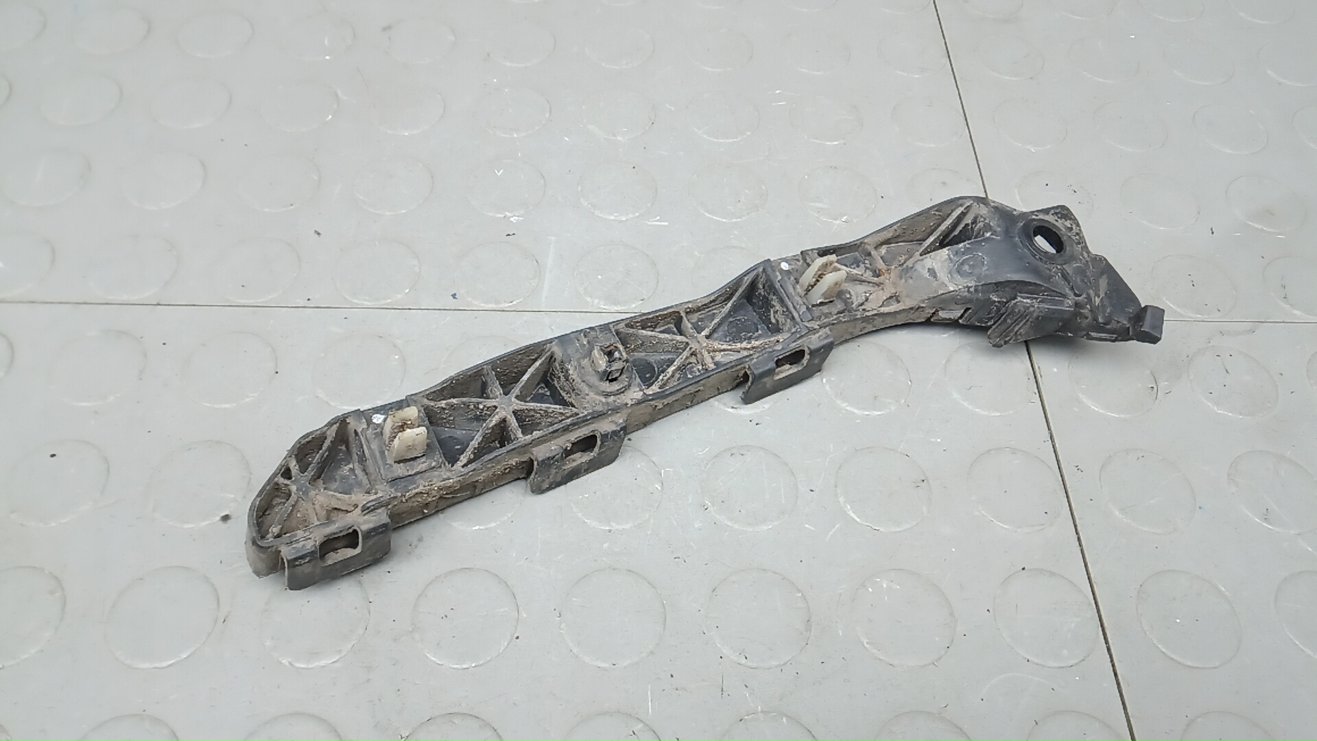 Кронштейн переднего бампера