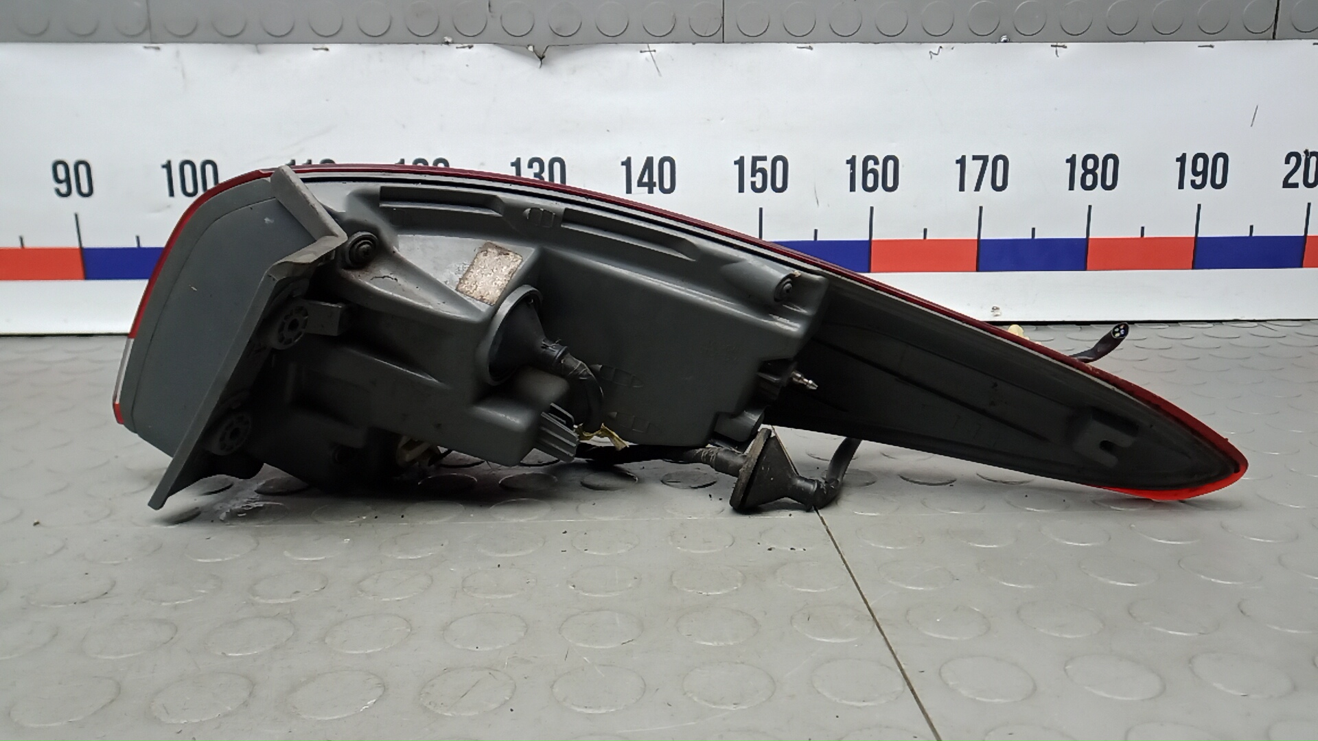 Фонарь задний левый