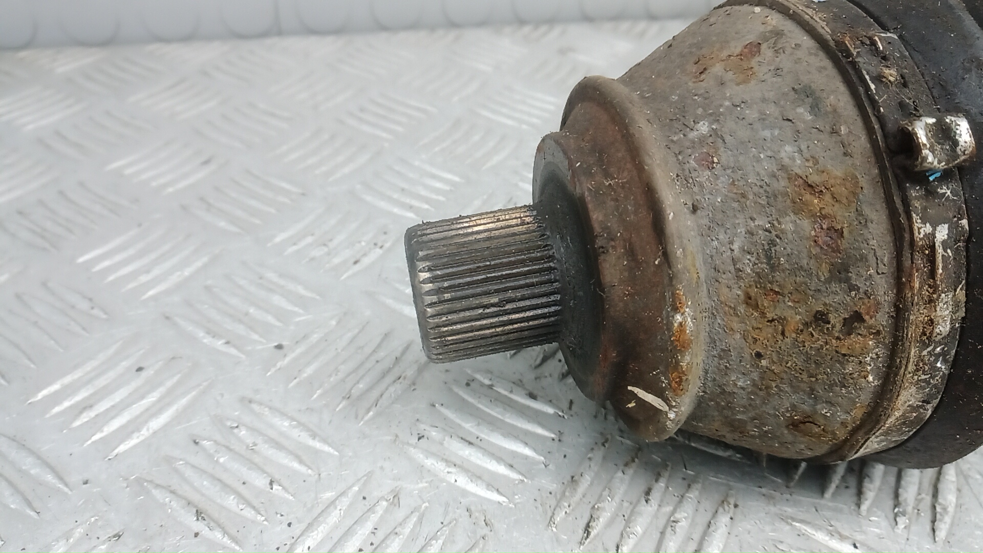 Полуось передняя левая