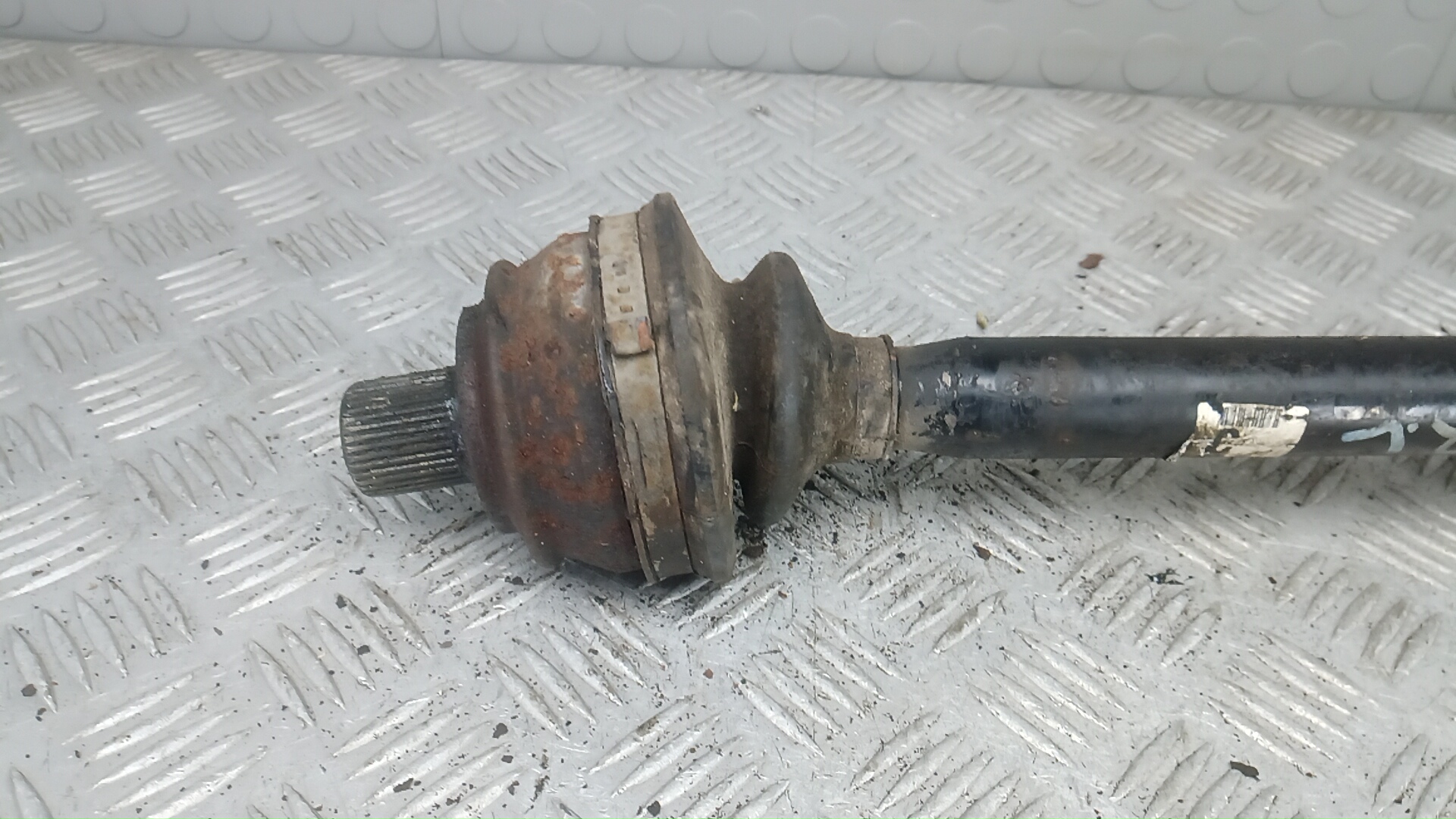 Полуось задняя левая