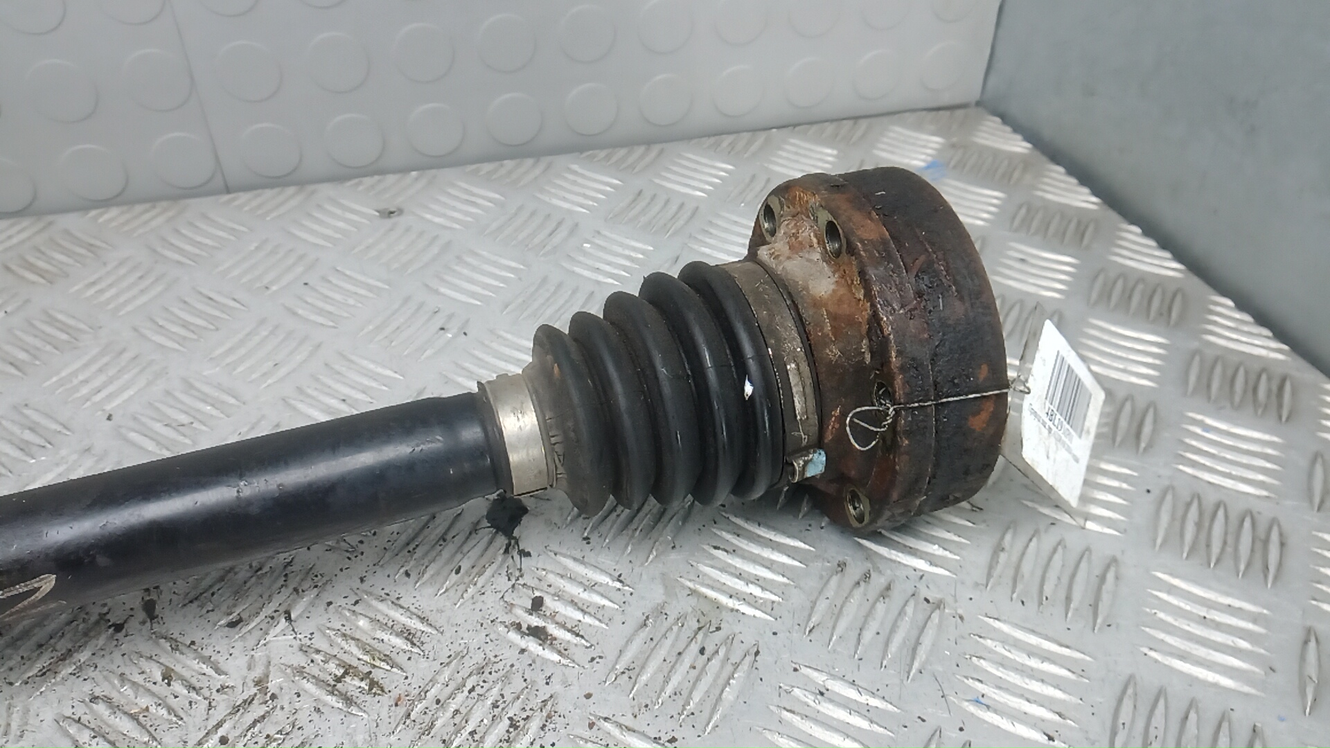 Полуось задняя левая