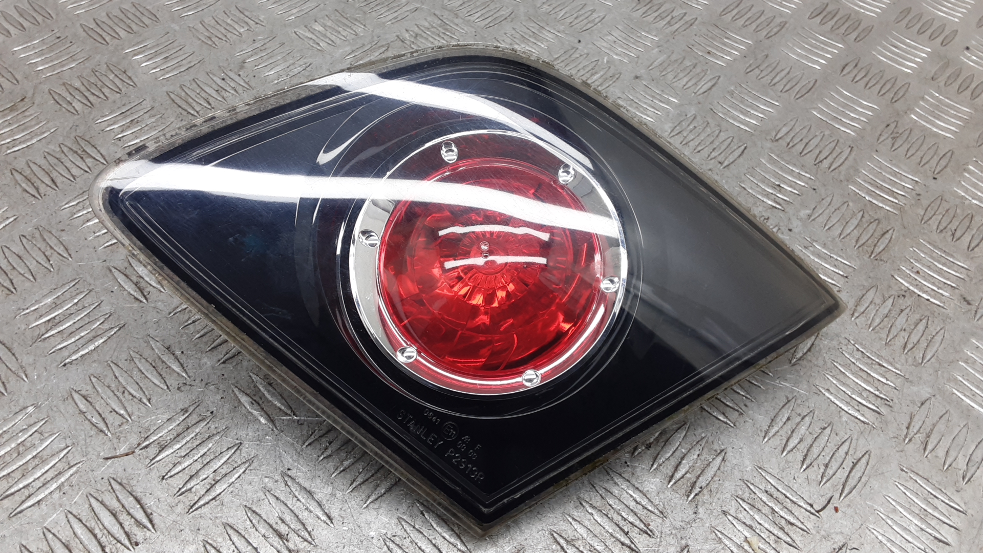 Фонарь задний внутренний правый