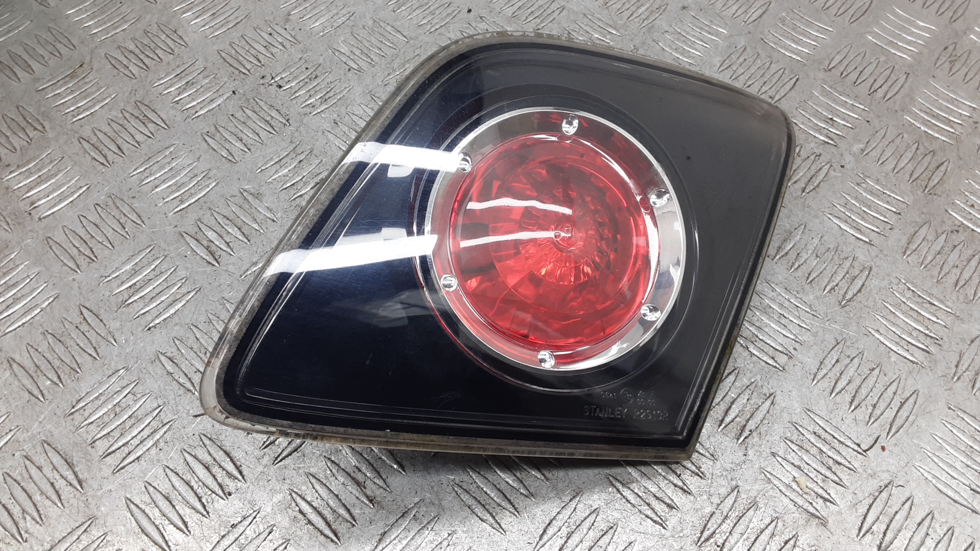 Фонарь задний внутренний правый