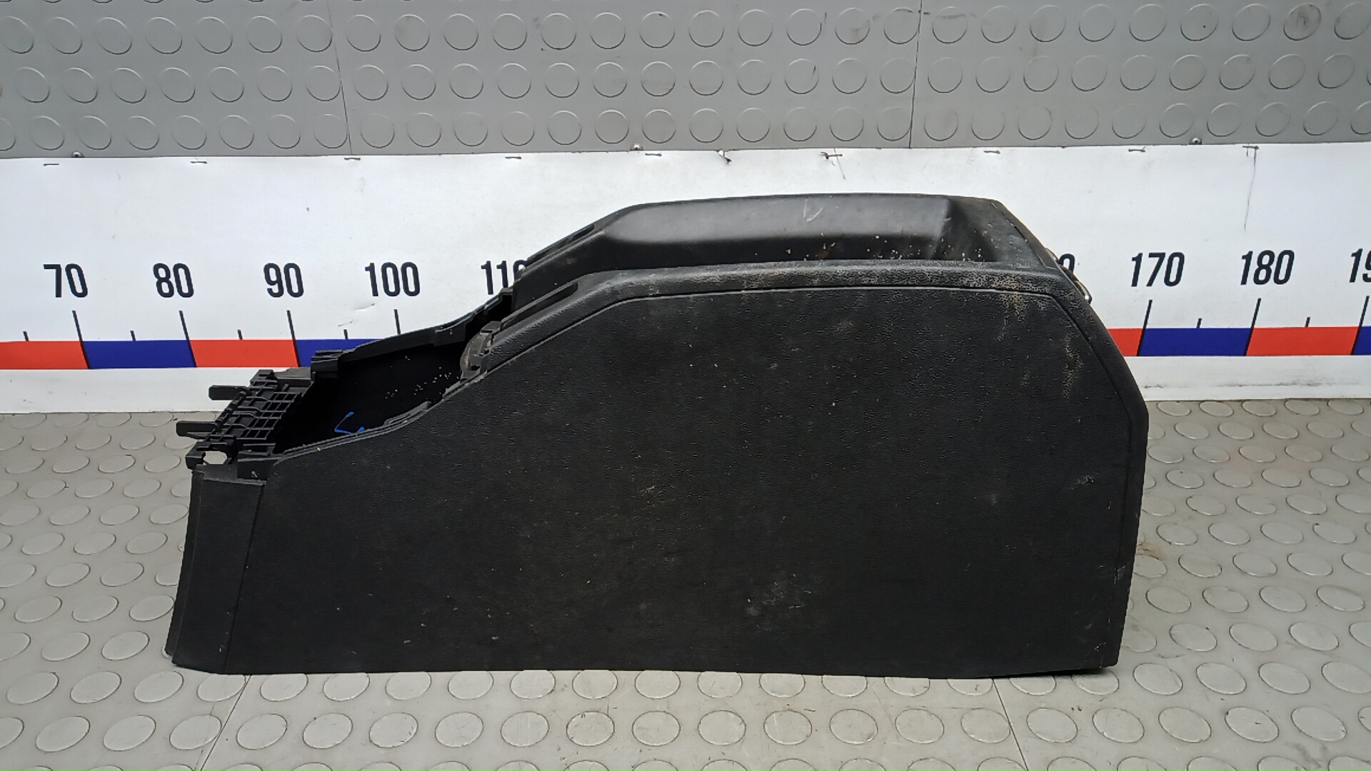 Подлокотник