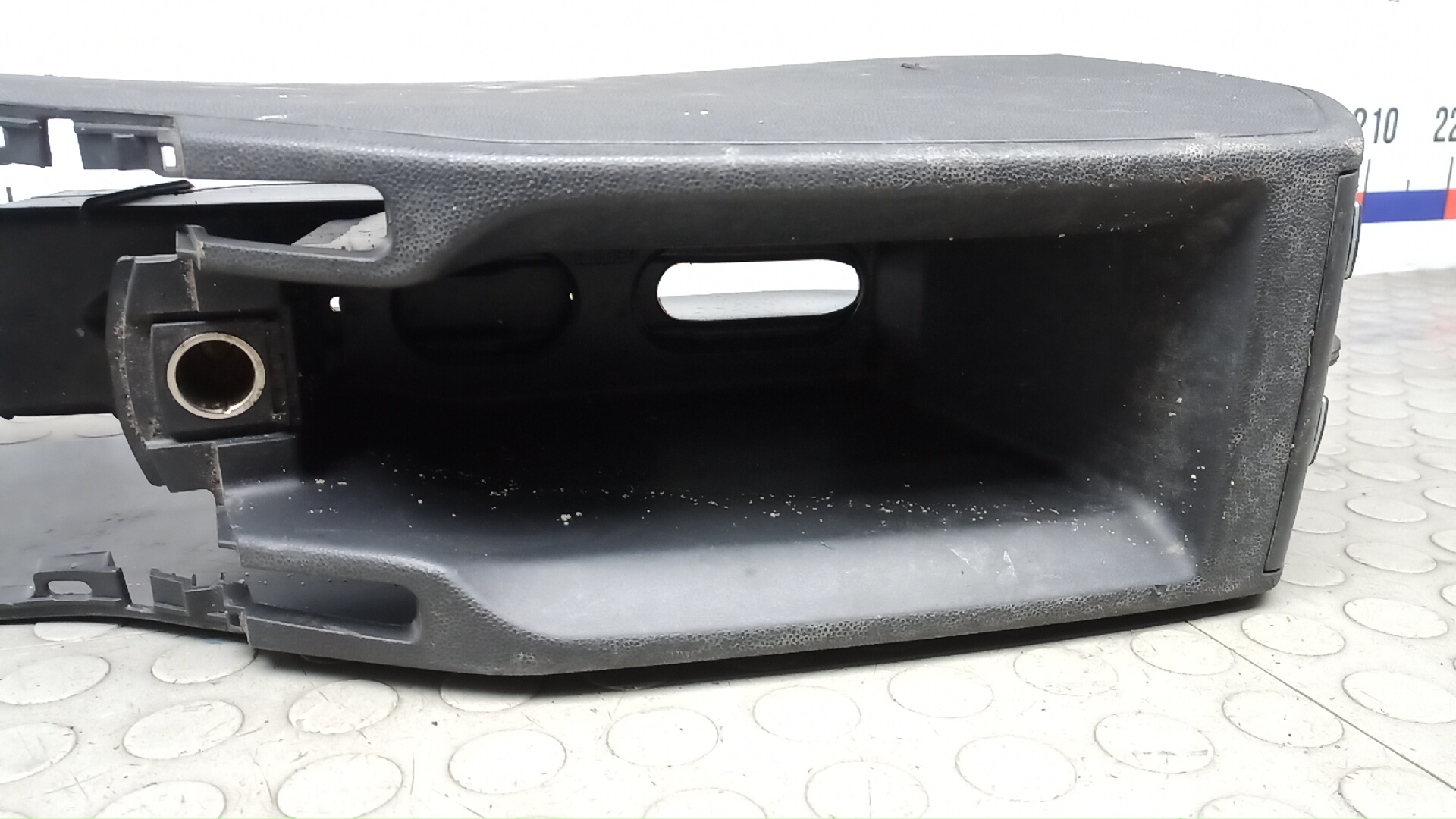 Подлокотник