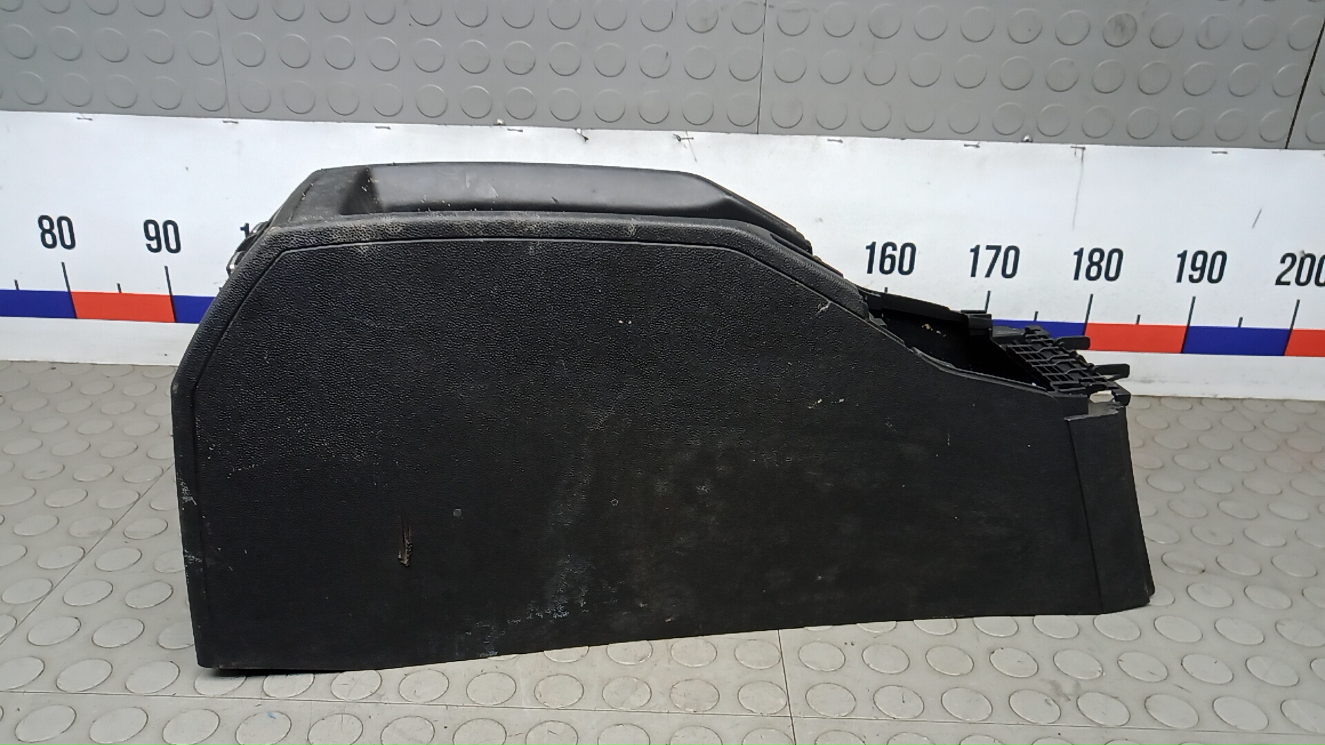 Подлокотник