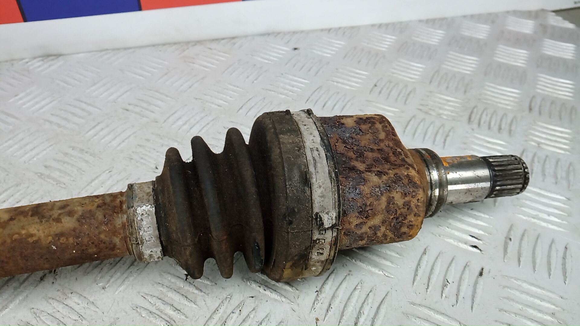 Полуось передняя левая