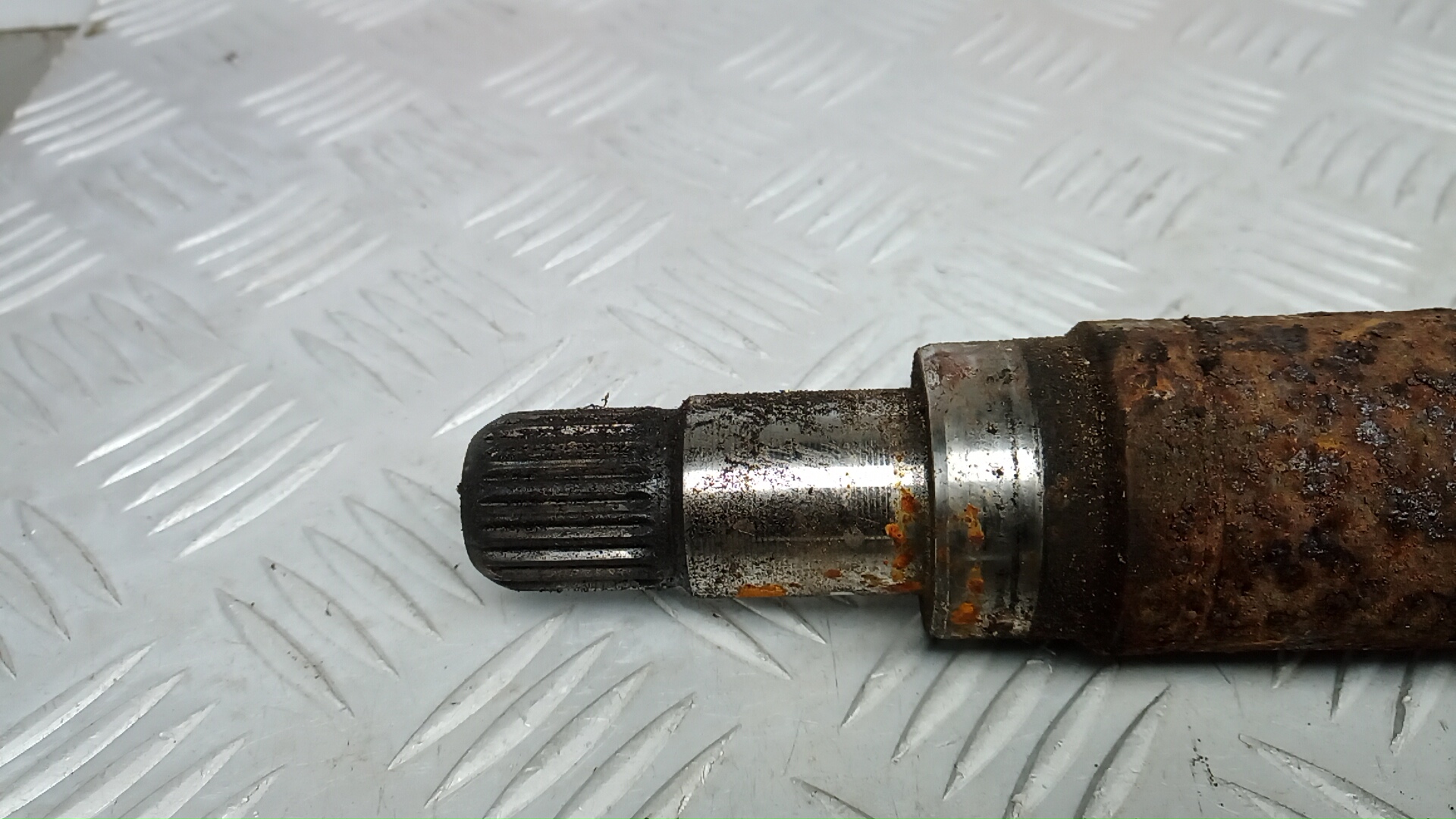 Полуось передняя правая