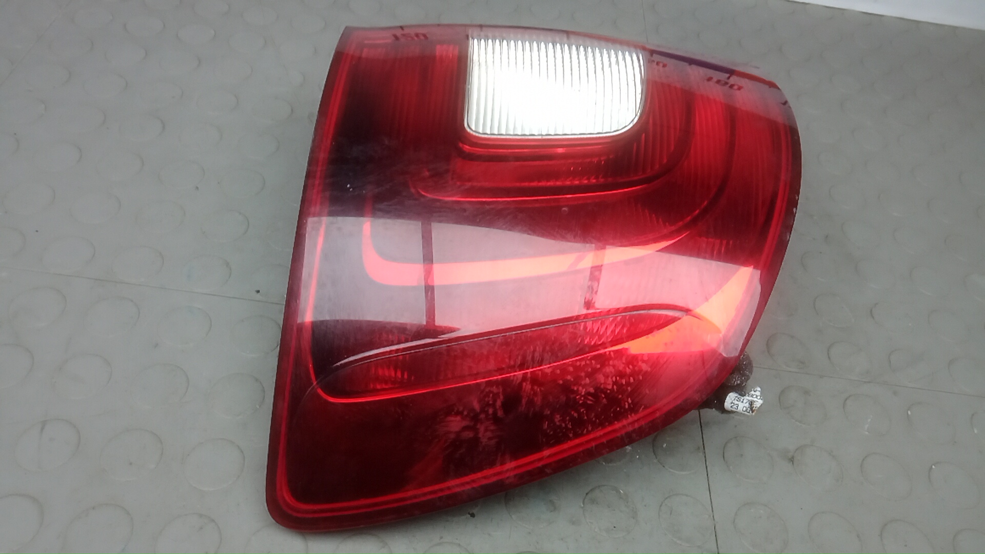 Фонарь задний левый