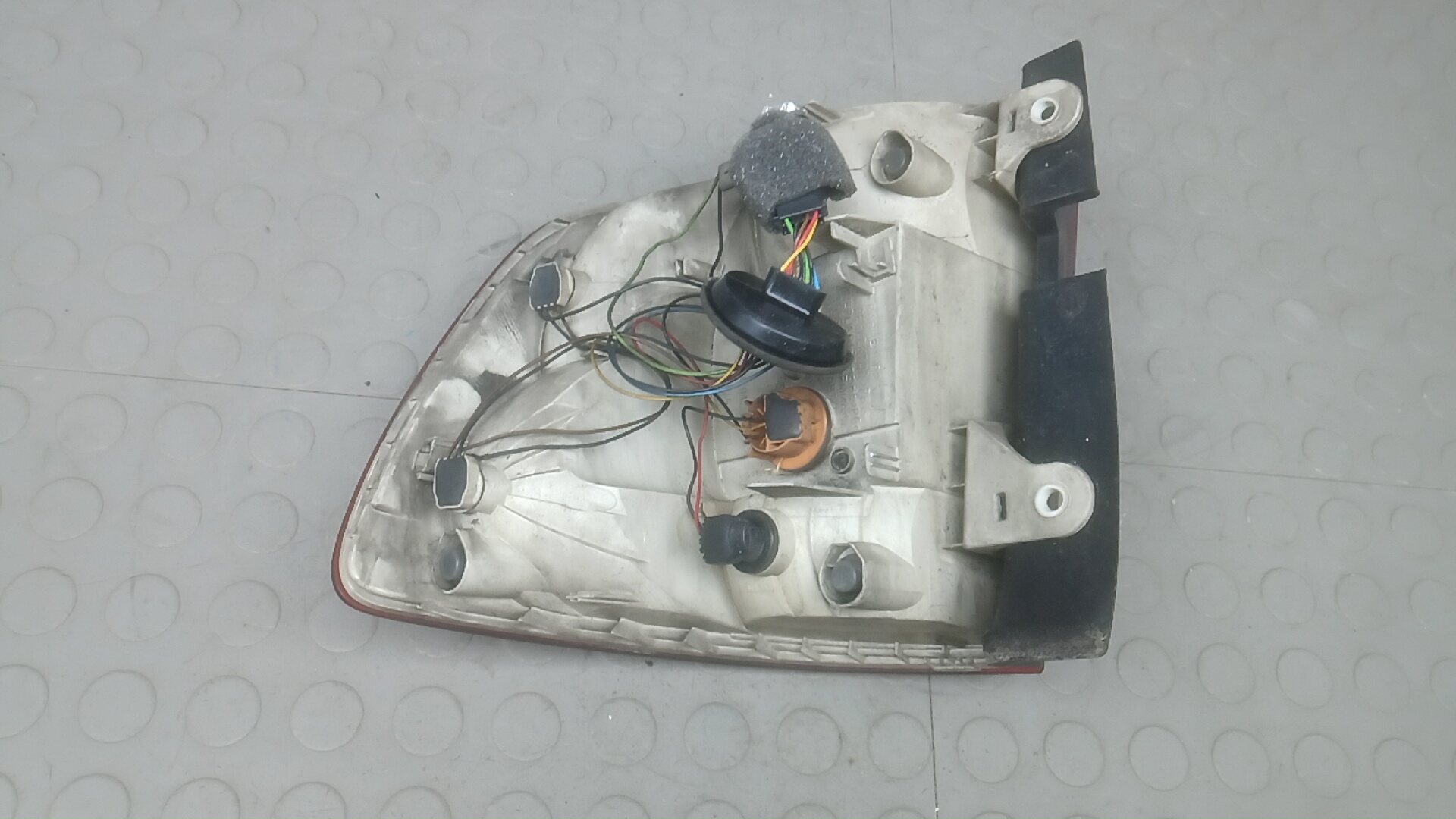 Фонарь задний левый