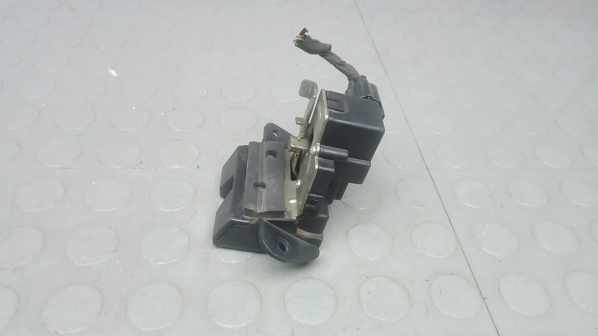 Замок багажника