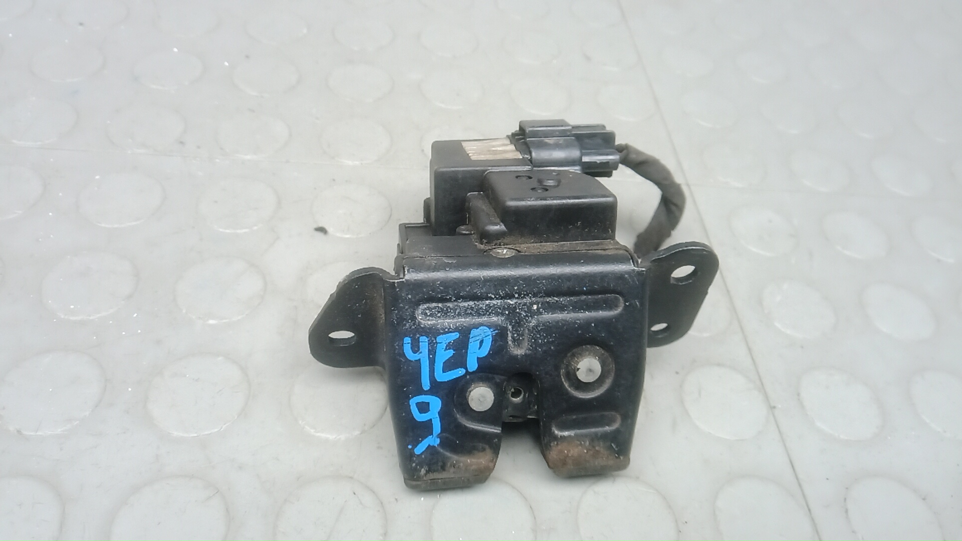 Замок багажника