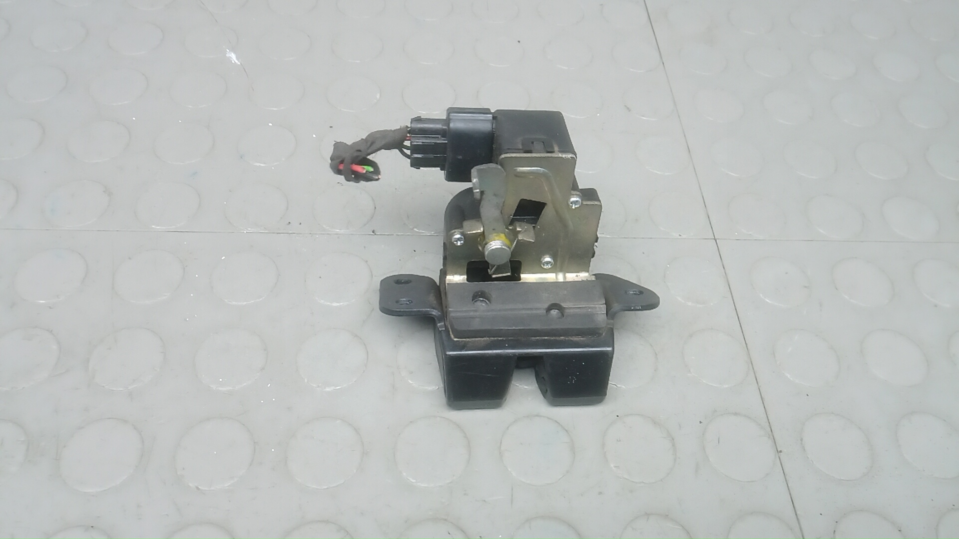 Замок багажника