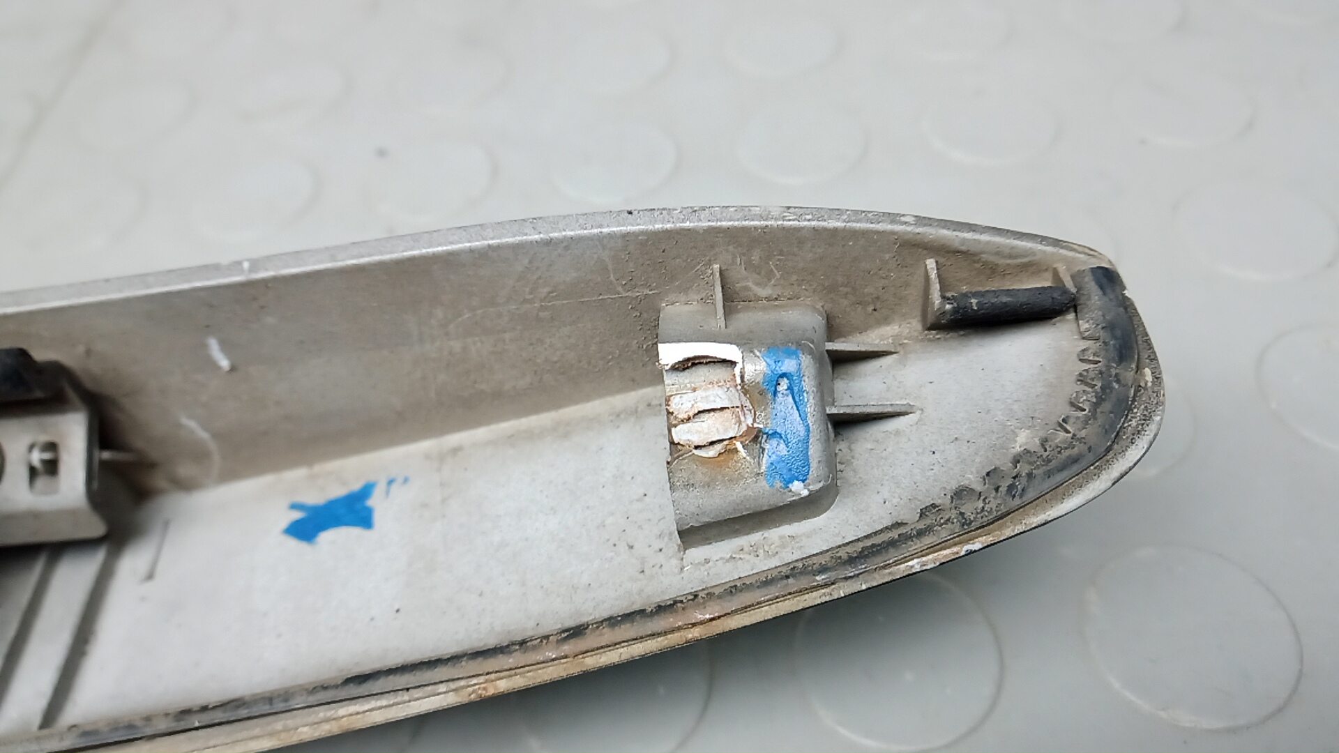 Фонарь подсветки номера