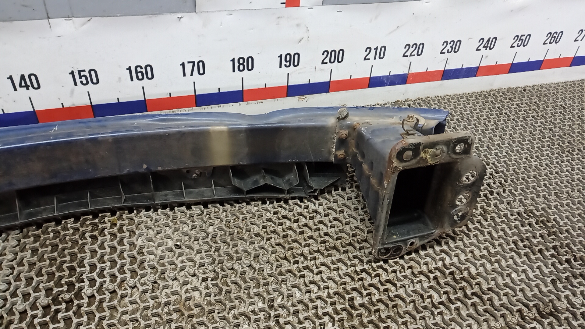 Кронштейн усилителя переднего бампера