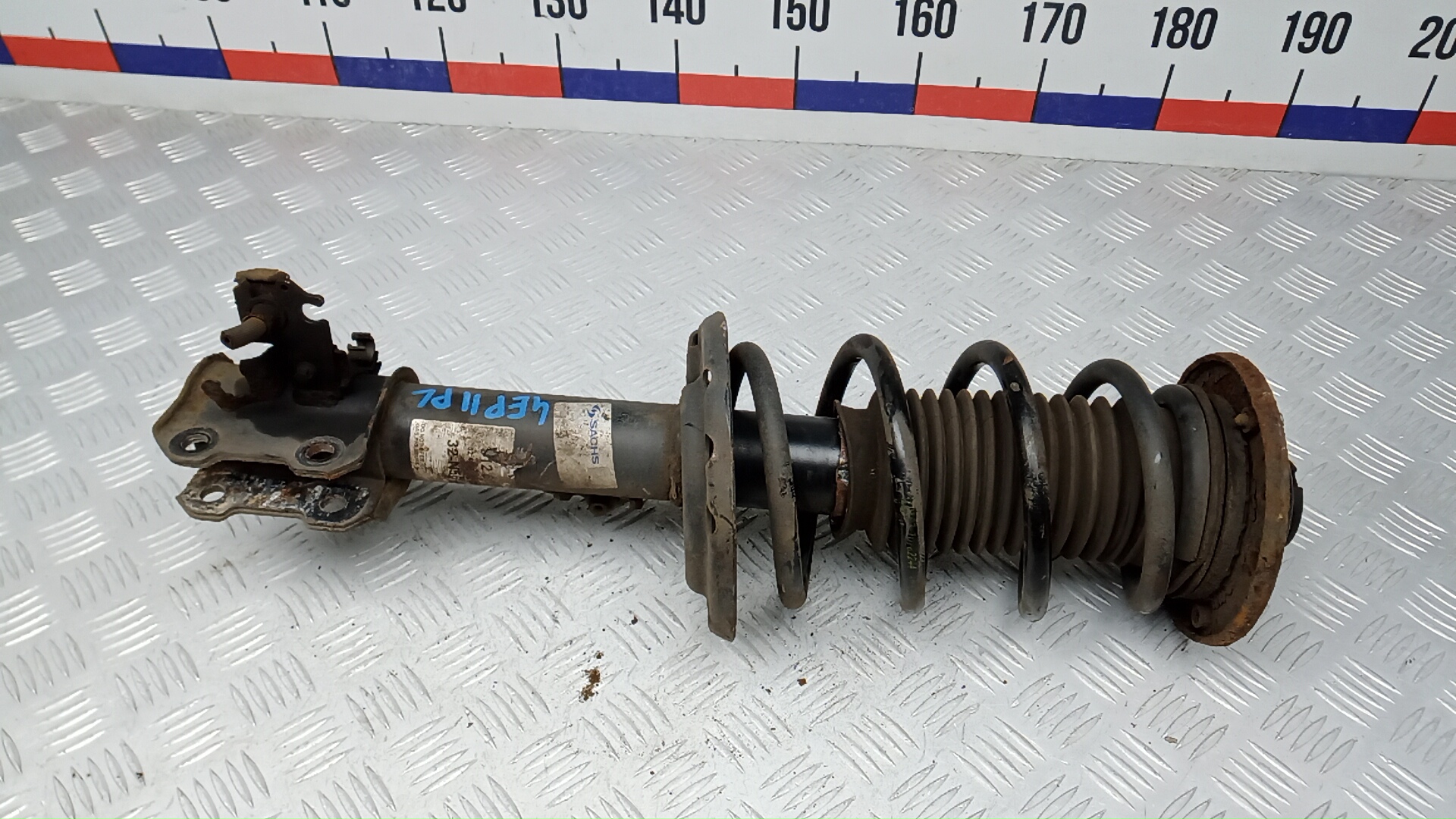 Амортизатор передний левый