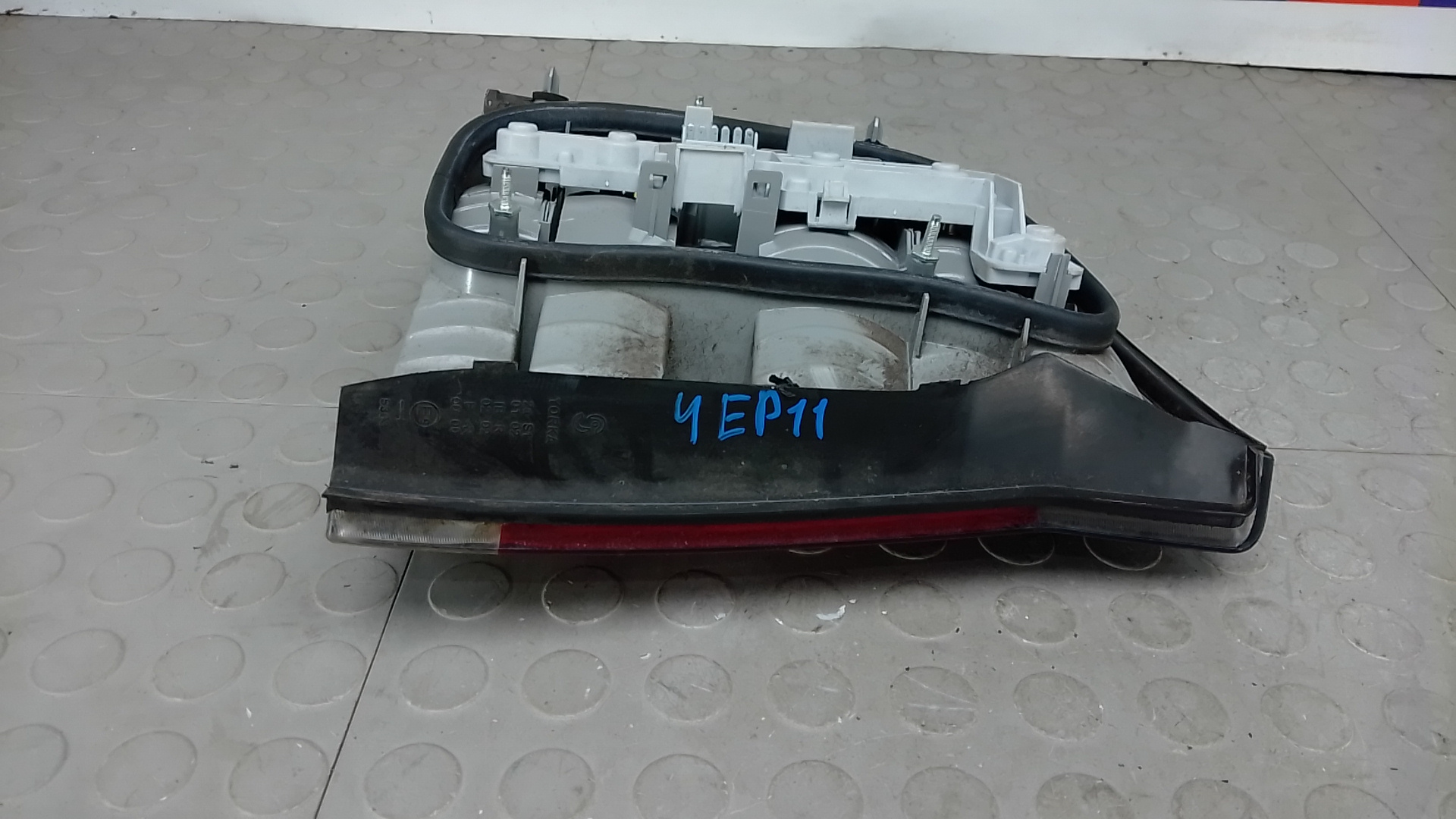 Фонарь задний правый