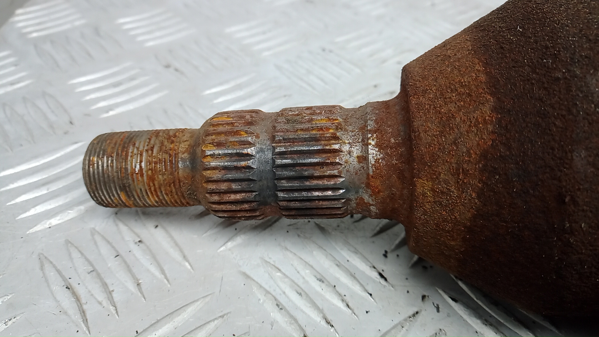 Полуось передняя правая