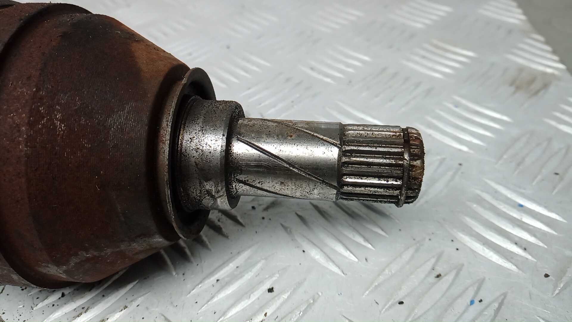 Полуось передняя правая