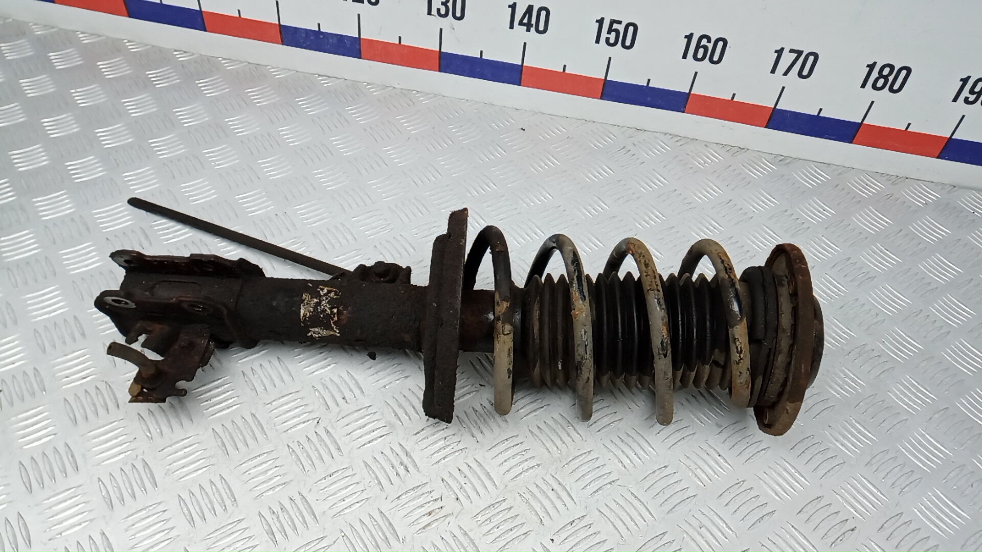 Амортизатор передний правый