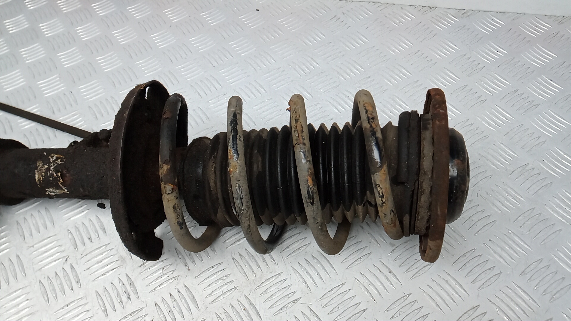 Амортизатор передний правый