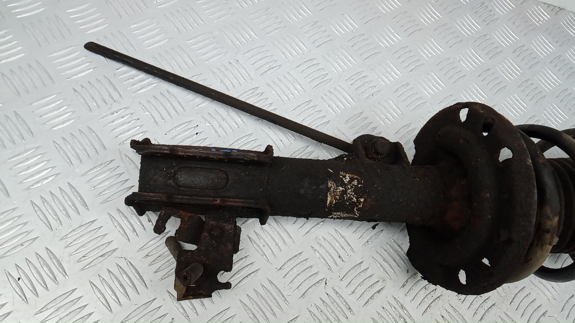 Амортизатор передний правый