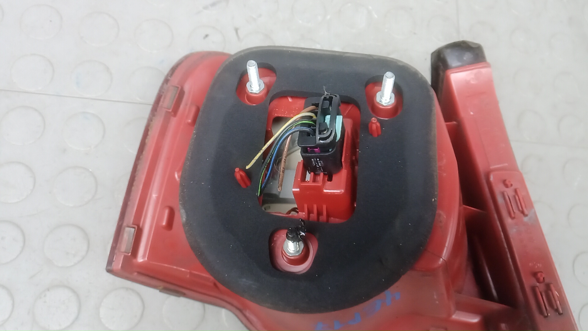 Фонарь задний правый