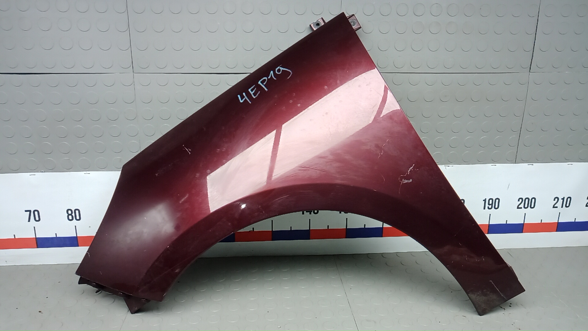 Крыло переднее левое