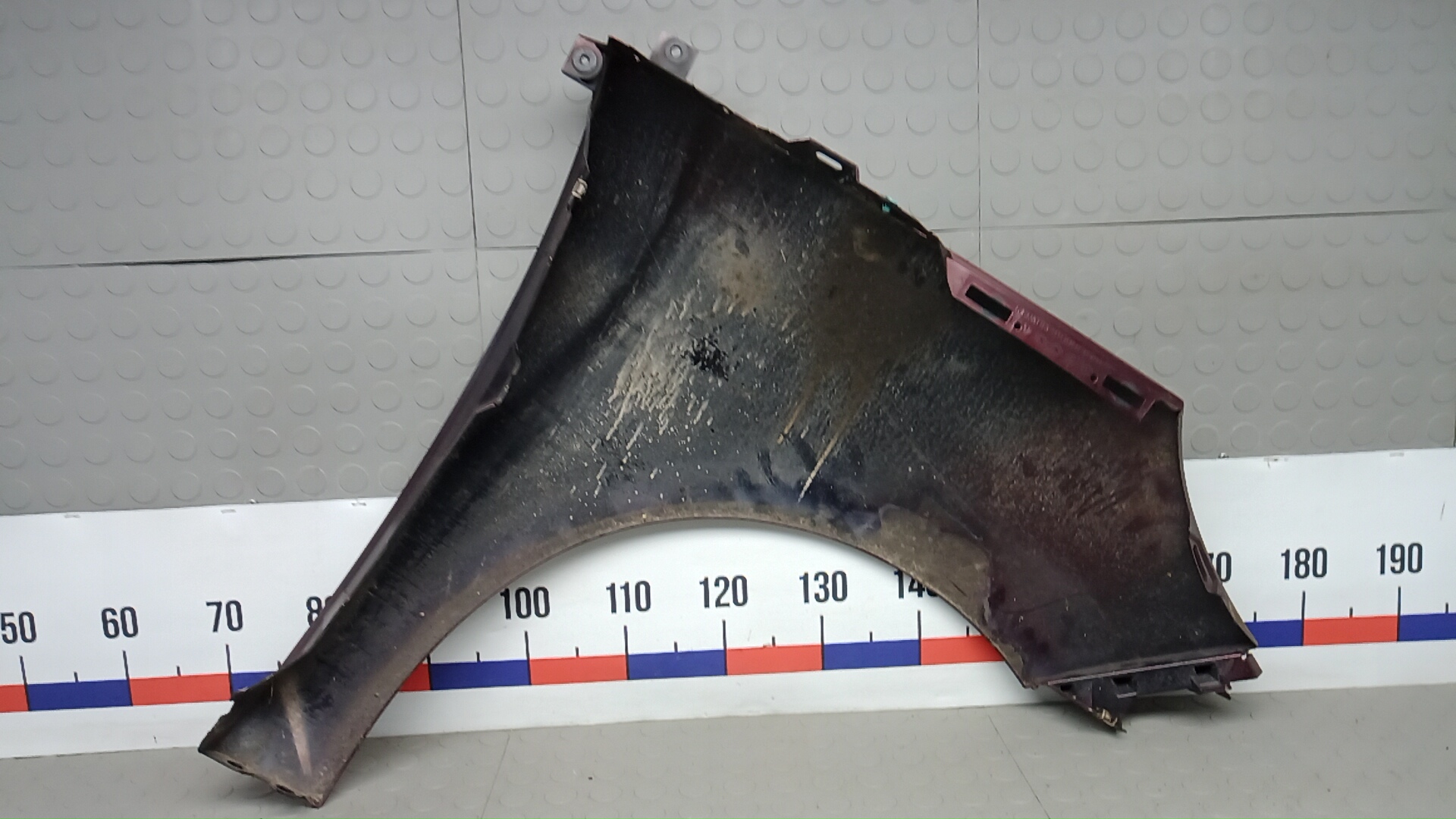 Крыло переднее левое