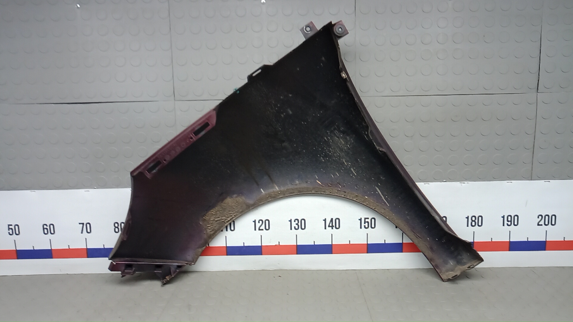 Крыло переднее правое
