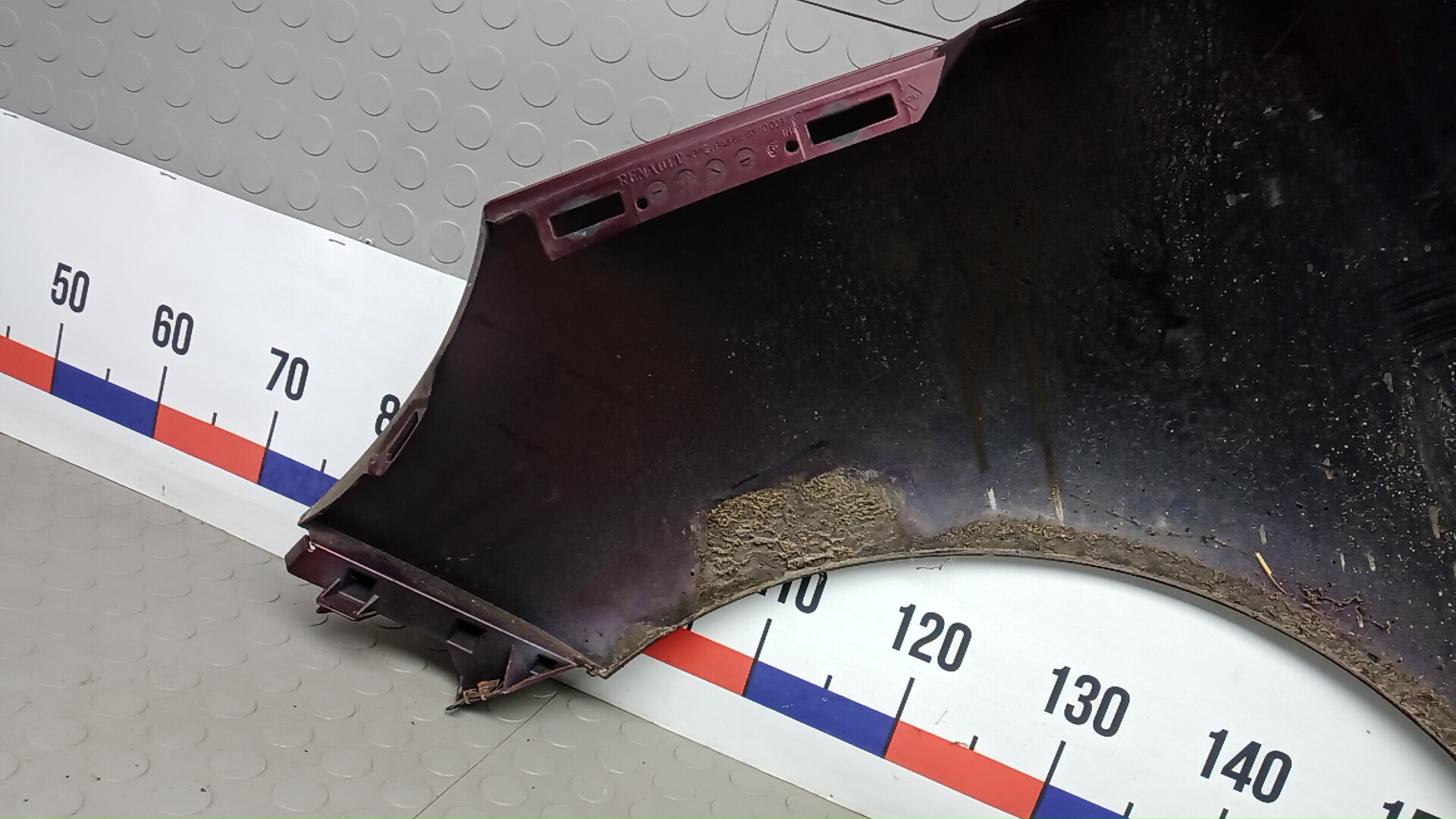 Крыло переднее правое