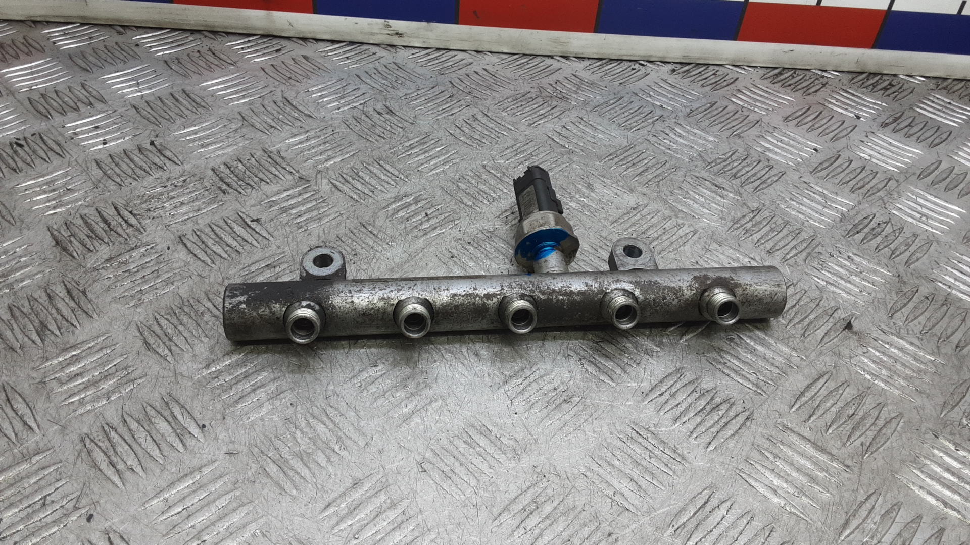 Рейка топливная (рампа)