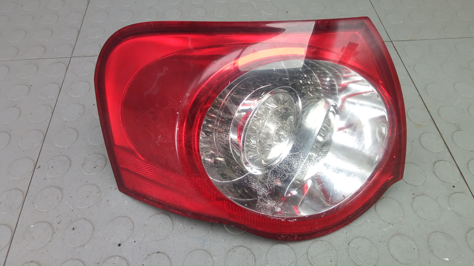 Фонарь задний левый