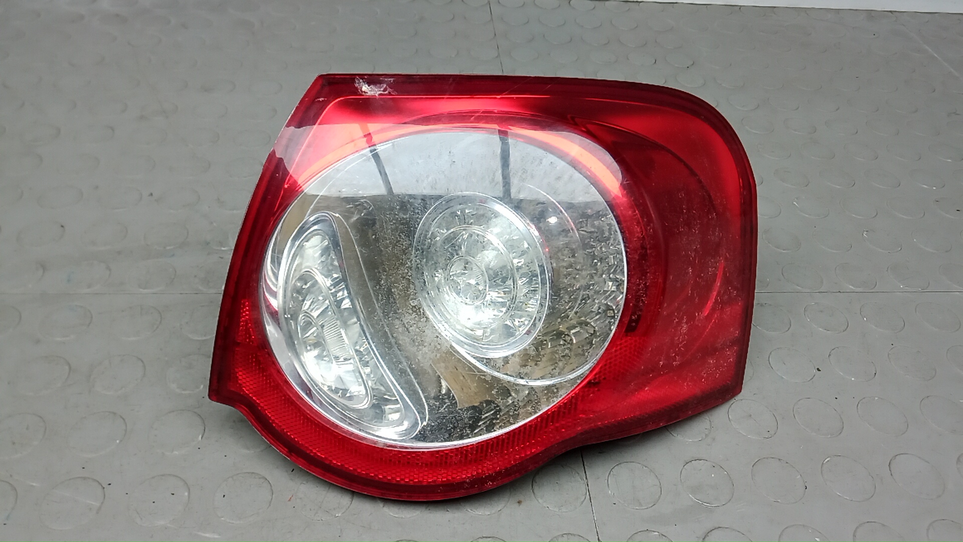 Фонарь задний правый