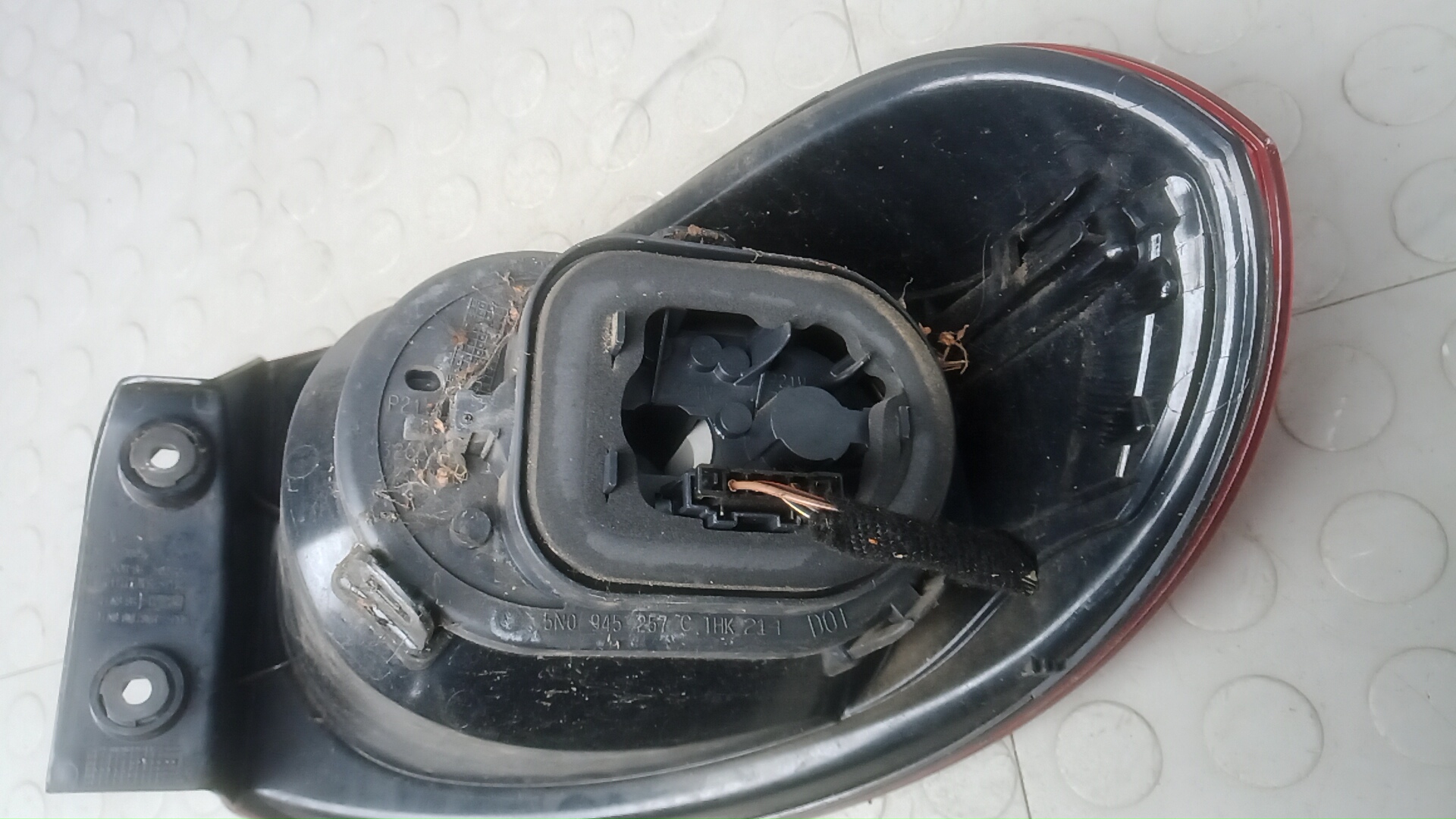 Фонарь задний левый