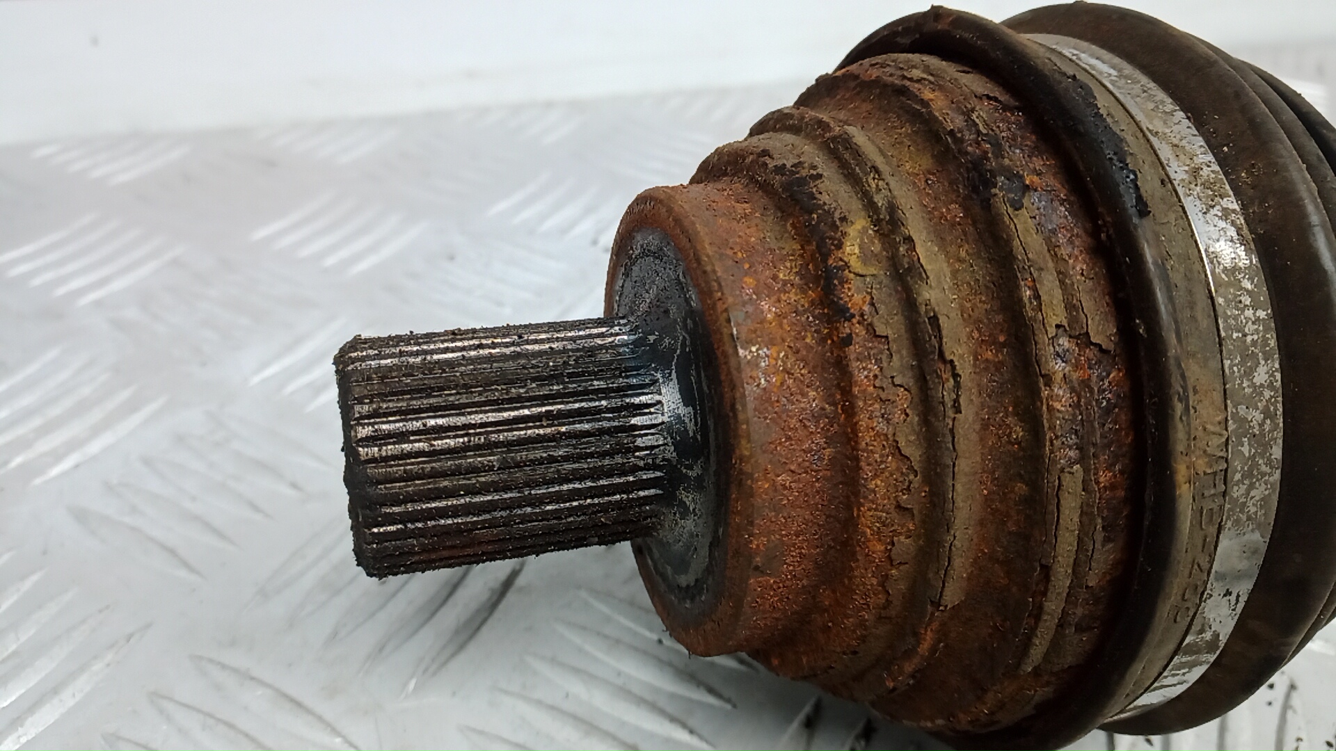 Полуось передняя правая